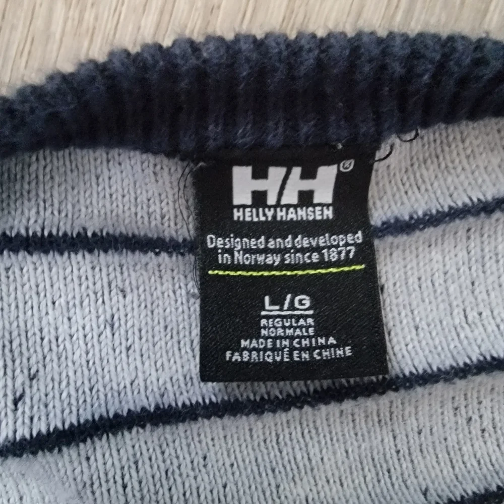 Helly Hansen Sweater - Picture 3 of 4